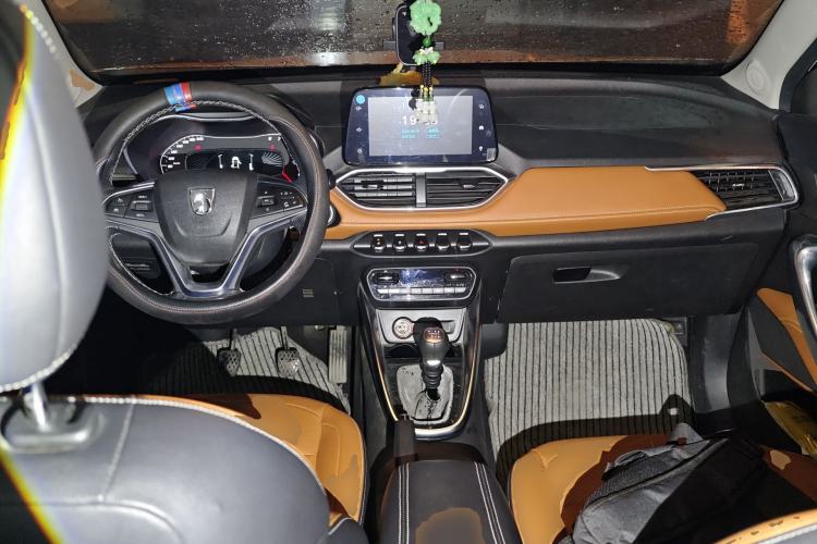 Used Baojun 510 2017 1.5L Manual Luxury Model Center Console