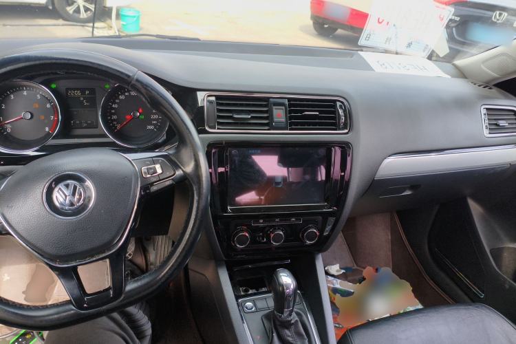 Used Volkswagen Sagitar 2017 1.6L Automatic Comfort Model Center Console