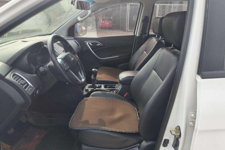 Used JMC Yuhu 5 2018 2.4T Classic Edition Diesel Manual 4x4 Luxury Version JX4D24A5L
