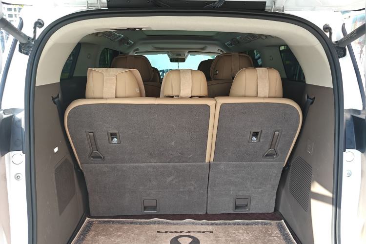 Used Denza D9 2022 EV 600 Four-Wheel Drive Prestige Model
