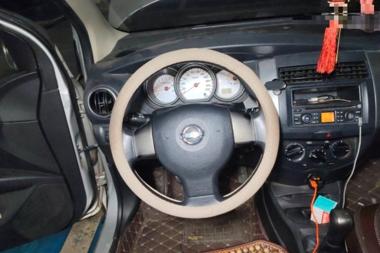 Used Nissan Livina 2010 Jingrui Edition 1.6L Manual Standard Model Steering Wheel