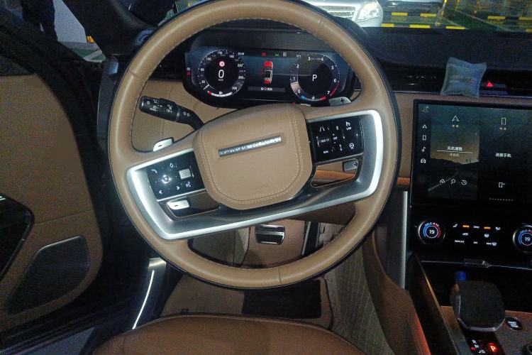 Used Land Rover Range 2023 3.0 L6 400 PS Flagship Extended Version Steering Wheel