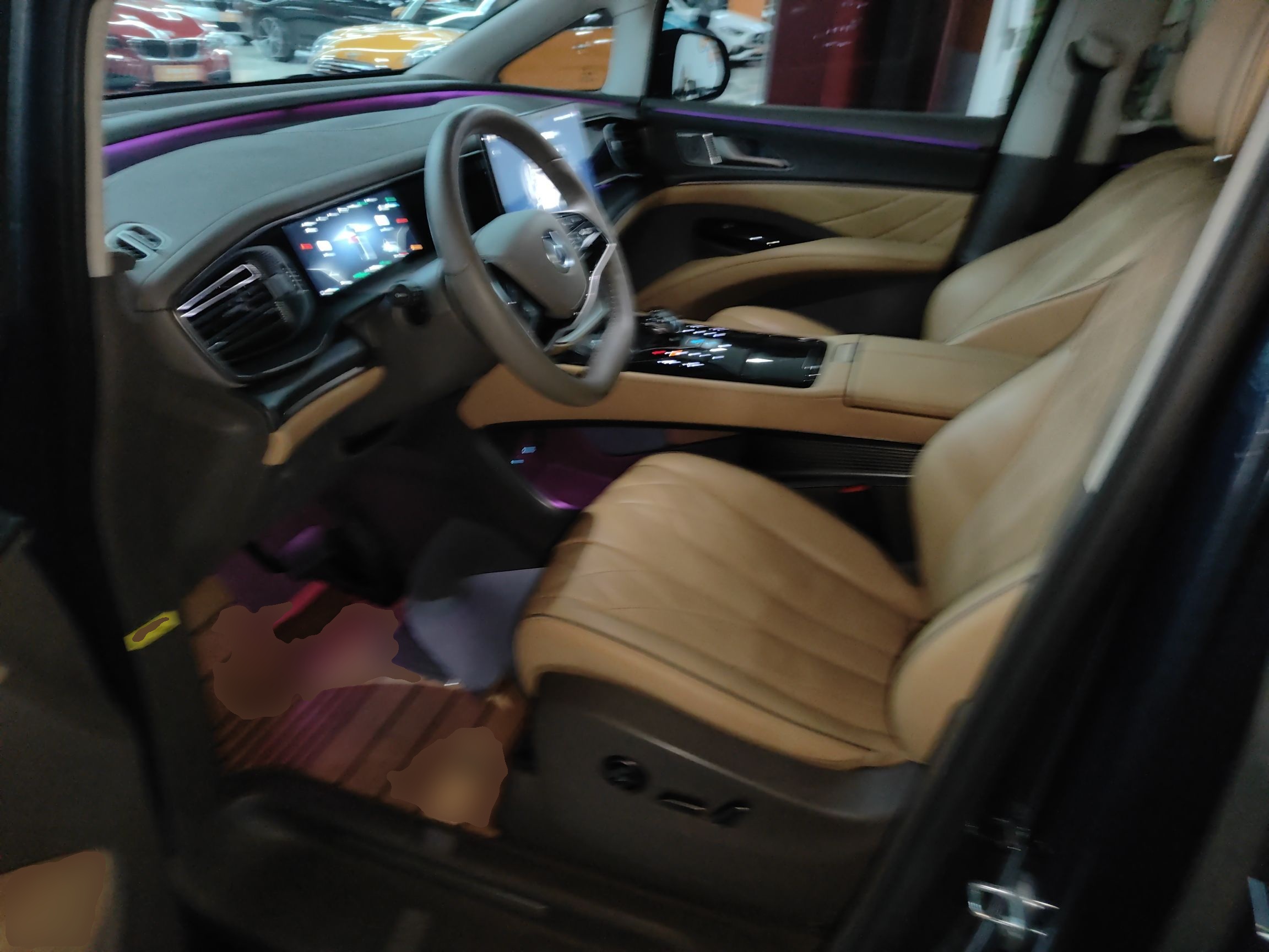 المقاعد الأمامية داخل السيارة