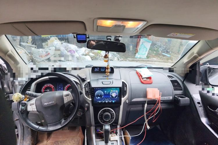 Used Isuzu mu-X 2017 3.0T Four-Wheel Drive Automatic Luxury 7-Seater China V Emission Standard
