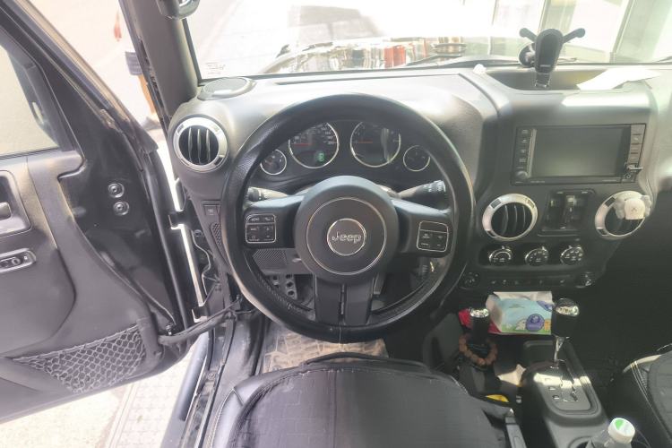 Used Jeep Wrangler 2015 3.6L Rubicon Four-Door Comfort Edition
