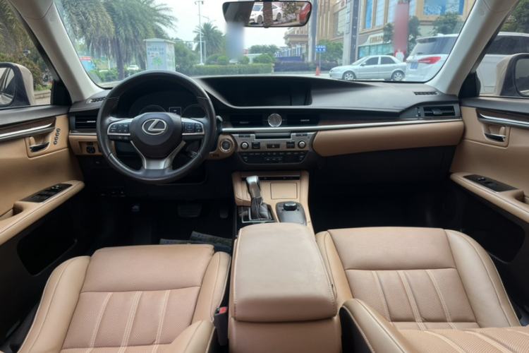 Used Lexus ES 2015 250 Elegant Edition Interior 1