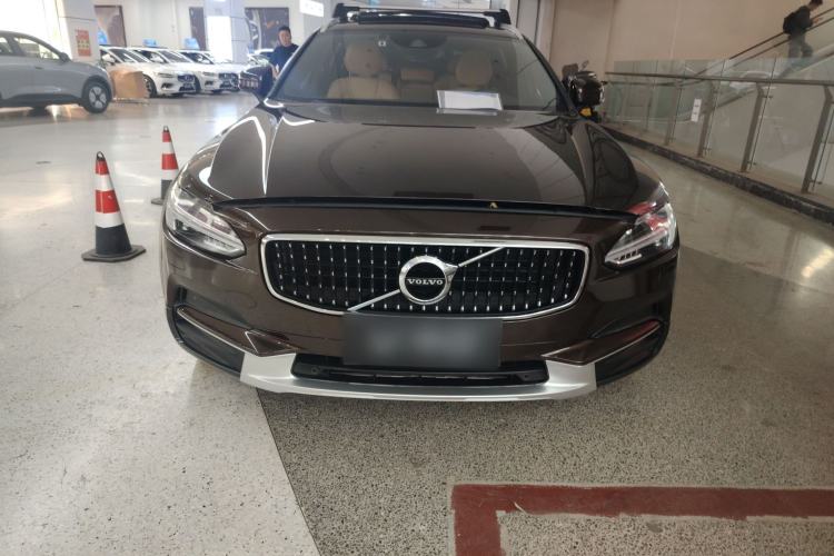 Used Volvo V90 2017 Cross Country T5 AWD Smart Range Edition Front