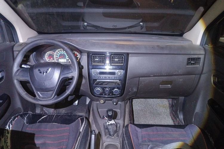 Used Wuling Rongguang V 2018 1.5L Standard Version Center Console