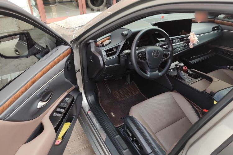 Used Lexus ES 2024 200 Premium Edition Driver Seat