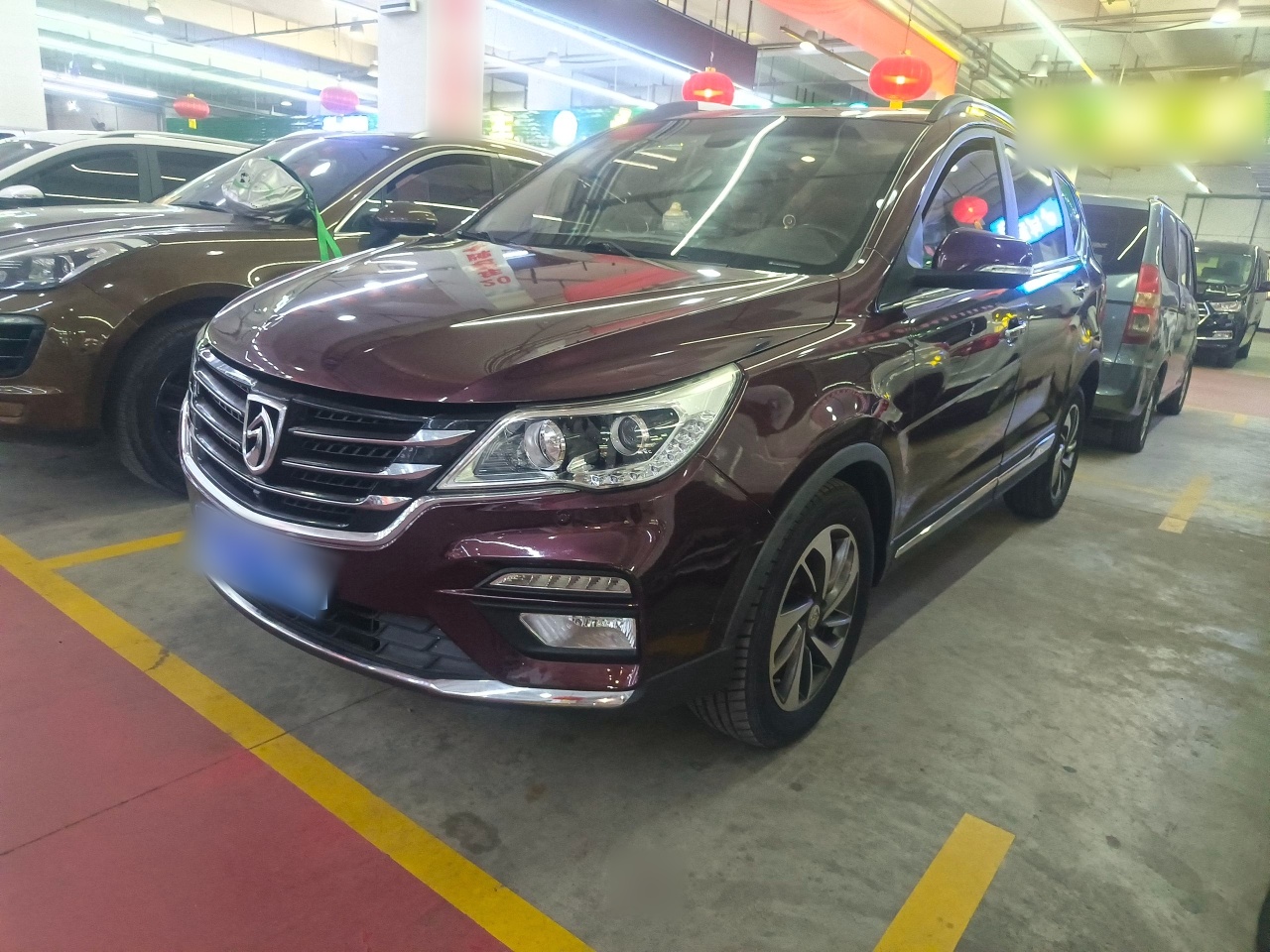 تحت مقدمة السيارة