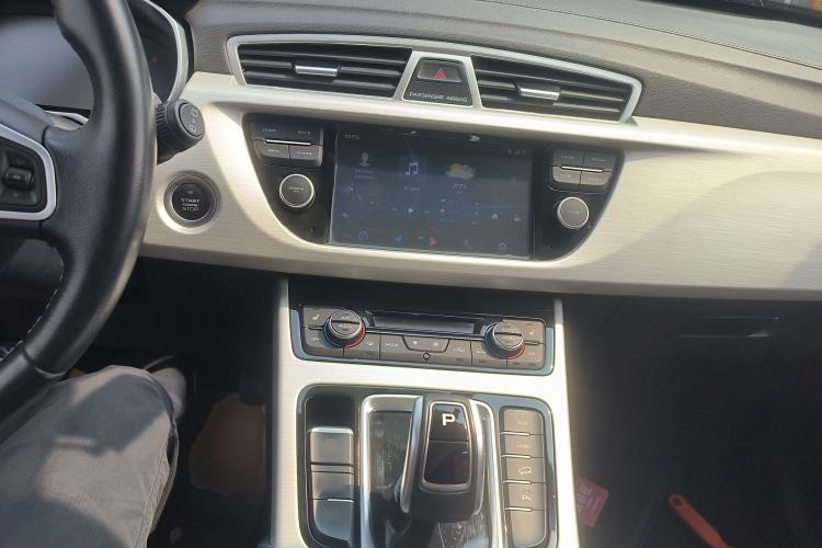 Used Geely Auto Emgrand X7 Sport 2020 1.8TD DCT Two-Wheel Drive Smart Connect 4G-Enabled Version
