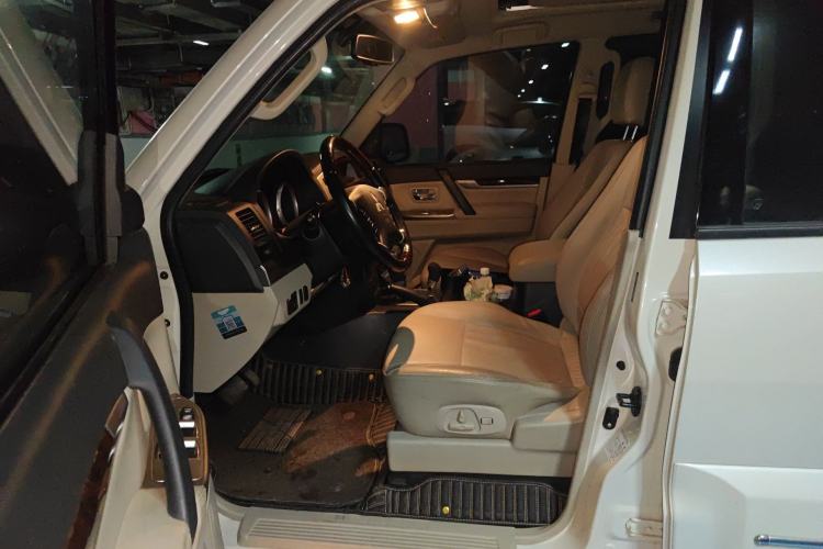 Used Mitsubishi Pajero 2018 V97 3.8L 5-Door GLS Sunroof Dual Differential – Middle East
