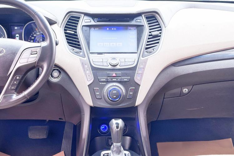 Used Hyundai Santa Fe 2013 Revised Version 2.4L Automatic All-Wheel Drive Luxury Trim
