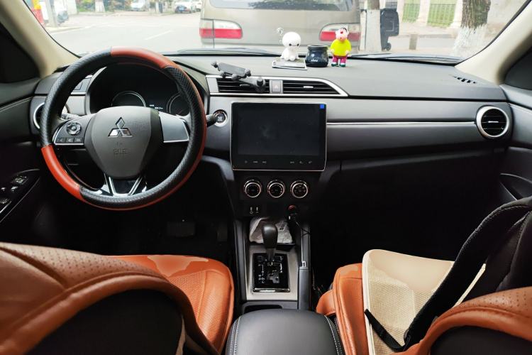 Used Mitsubishi ASX 2020 2.0L CVT Smart Edition Center Console