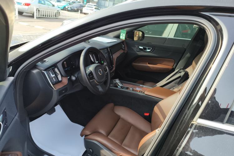 Used Volvo XC60 2024 B5 4x4 Smart Luxury Edition