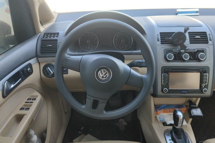 Used Volkswagen Touran 2011 1.4T DSG Zhiya Edition 5 Seats Steering Wheel
