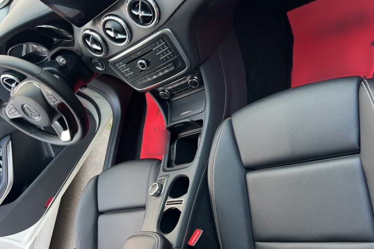 Used Mercedes-Benz GLA 2016 GLA 200 Fashion Model Interior 3