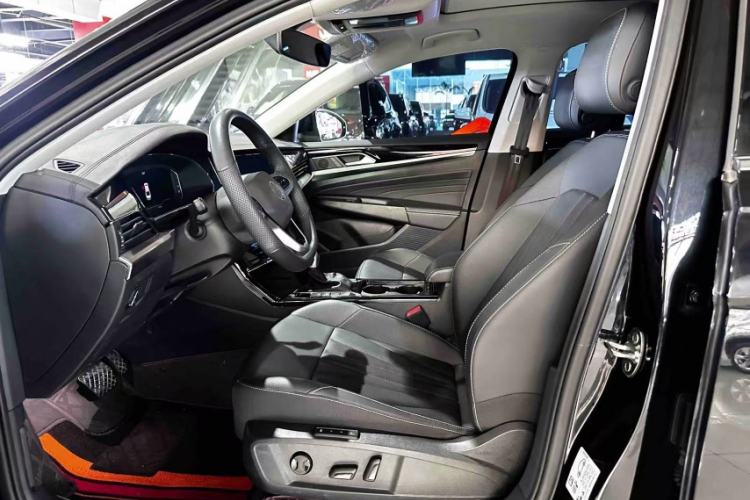 Used Volkswagen Passat 2025 Outstanding Model 330TSI Starry Elite Edition Interior 4