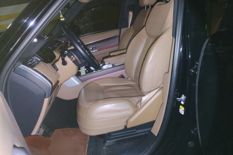 Used Land Rover Range Rover 2023 3.0 L6 400 PS Prestige Seven-Seater Extended Version
