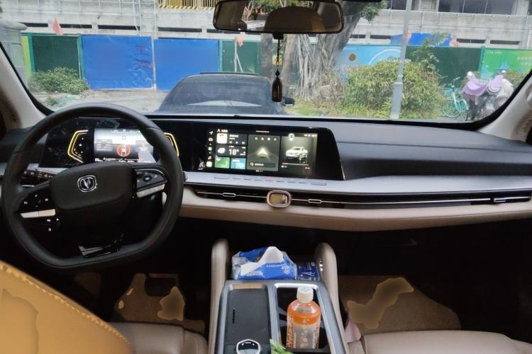 Used CHANGAN Hunter 2025 Model, Knight Edition, Lingshang Type, Dual-Motor Four-Wheel Drive Standard Box Center Console