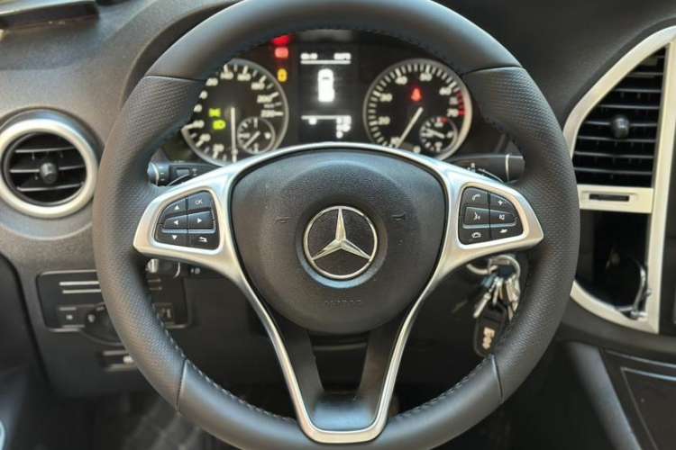 Used Mercedes-Benz Vito 2016 2.0T Elite Edition Interior 3