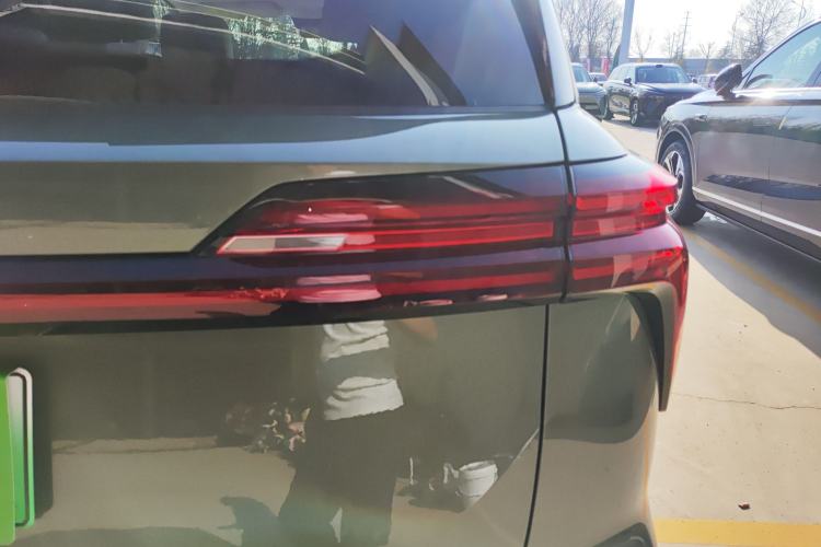 Used Wey Lanshan 2025 Four-Wheel Drive Ultra Right Rear Taillight