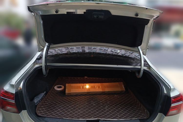 Used Roewe i6 New Energy 2017 45T Hybrid Connect & Smart Enjoyment Edition