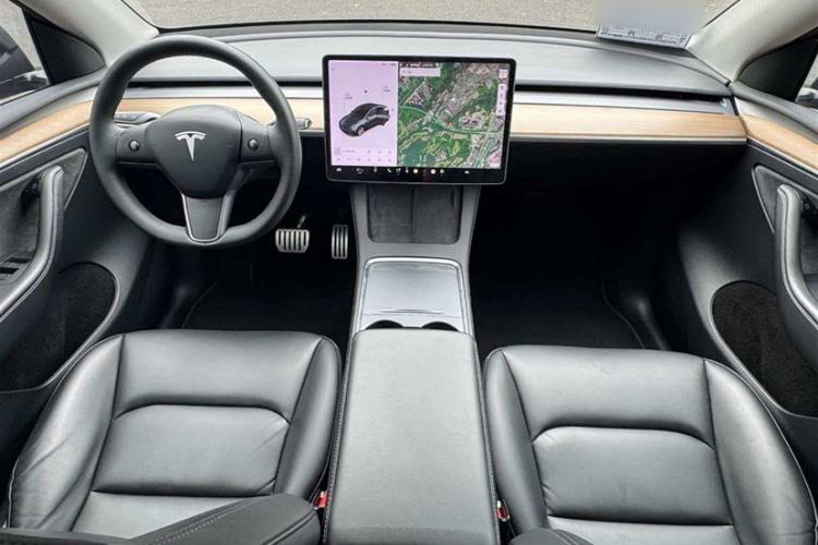 Used Tesla Model Y 2021 Long-Range All-Wheel-Drive Version Interior 3