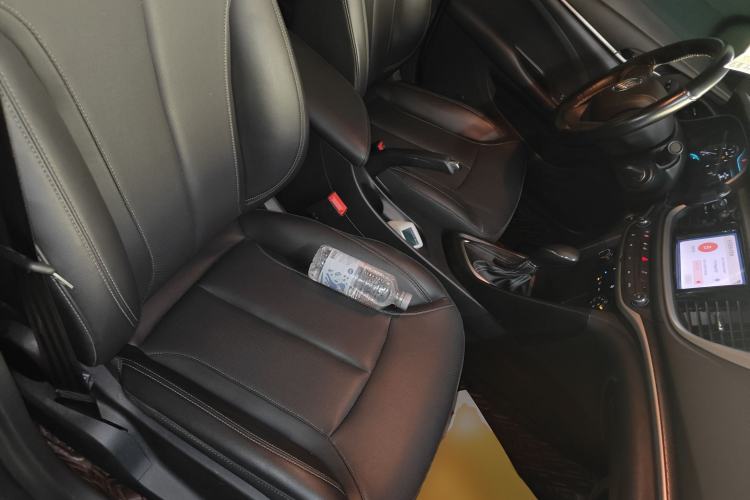 Used Buick GT 2021 1.3T Automatic Mild Hybrid Elite Version Right Front Seat