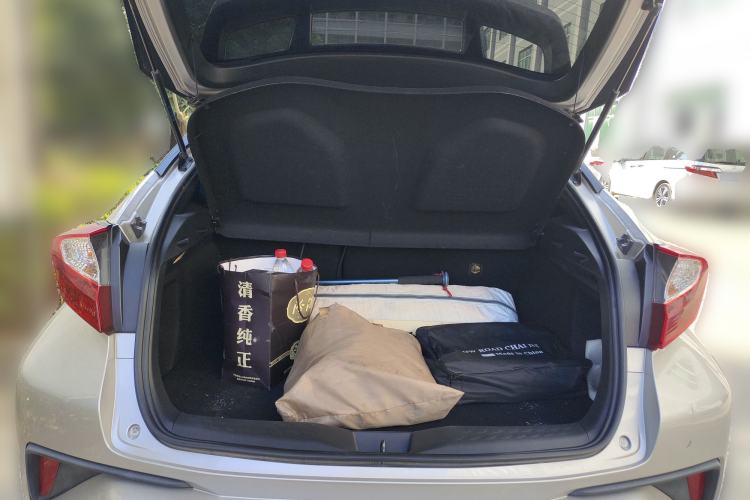 Used Toyota C-HR 2018 2.0L Leading with Sunroof China V Standard Trunk