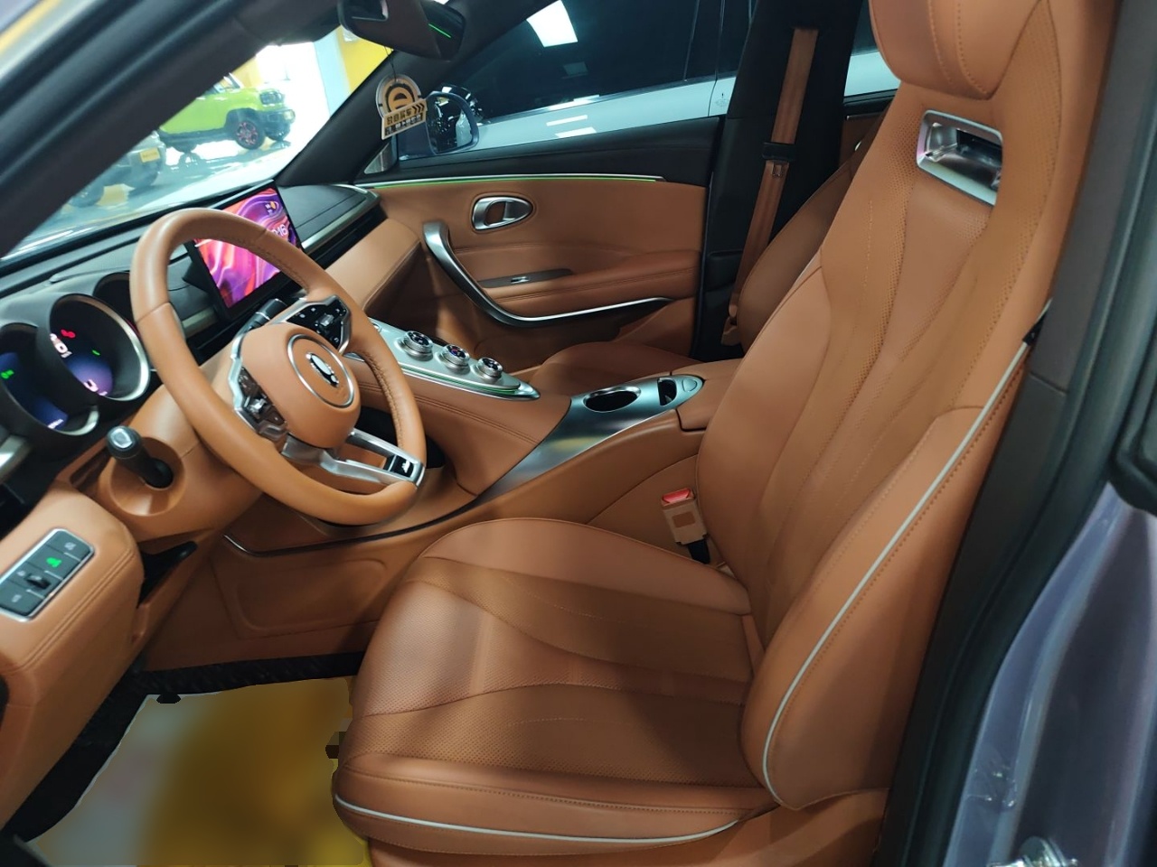 المقاعد الأمامية داخل السيارة