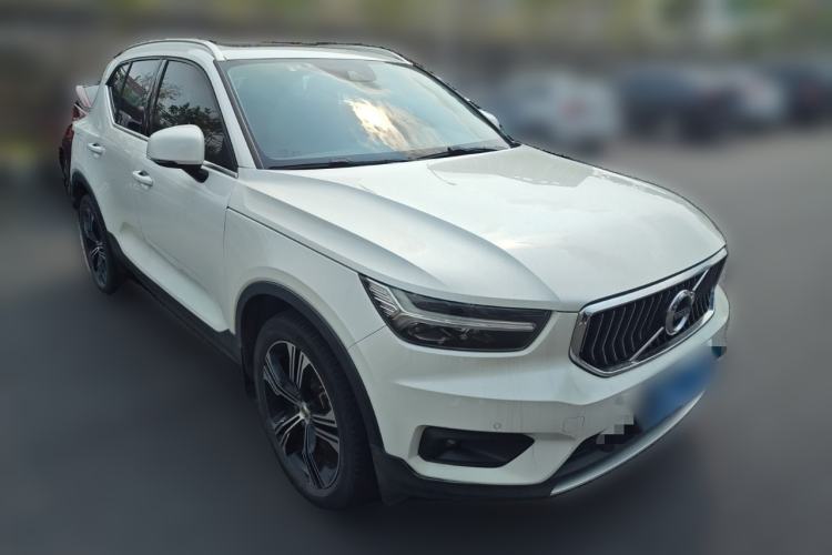 Used Volvo XC40 2020 T4 Four-Wheel Drive Smart Luxury Edition Front Right 45 Deg