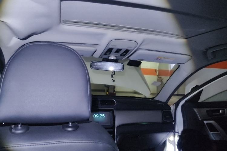 Used Haval H2 2017 Red-Label 1.5T Manual Two-Wheel Drive Luxury Model Headliner