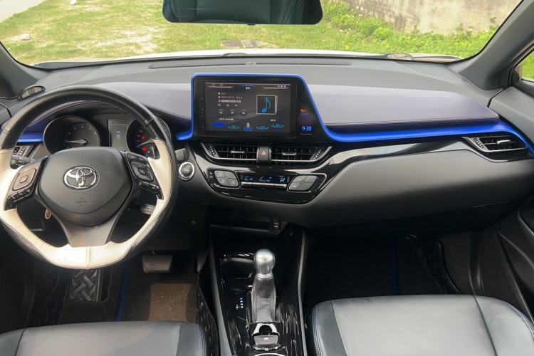 Used Toyota C-HR 2020 2.0L Leading Edition Interior 3