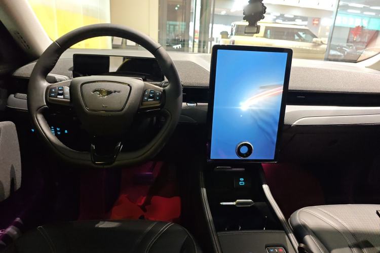 Used Ford Mustang Mach-E 2021 Chasing Wind All-Wheel-Drive Luxury Edition (Long-Range) Center Console