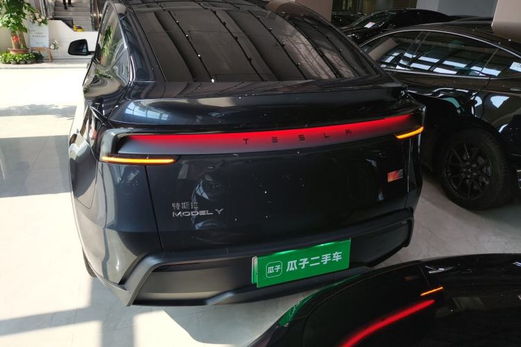 Used Tesla Model Y 2025 Rear-Wheel-Drive Version
