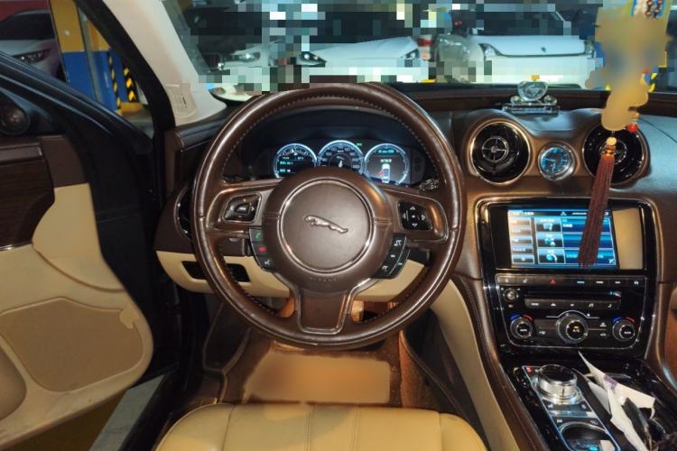 Used Jaguar XJ 2014 XJL 2.0T Two-Wheel-Drive Elegant Business Edition
