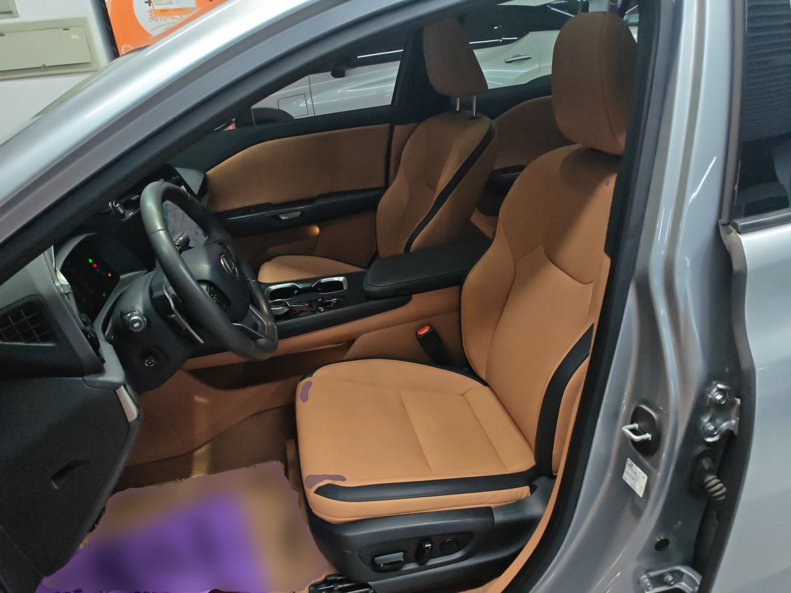 Переднее сиденье в автомобиле