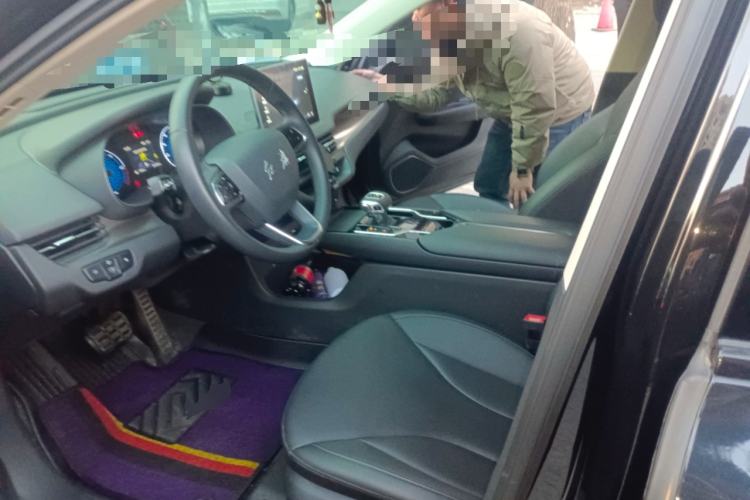 Used Hongqi E-QM5 2022 431 km Charge & Enjoy Edition Left Front Seat