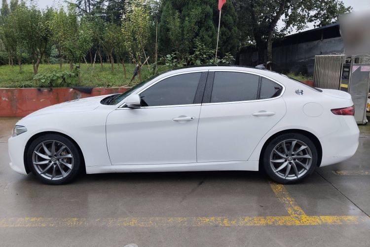 Used Alfa Romeo Giulia 2017 2.0T 200HP Luxury Edition