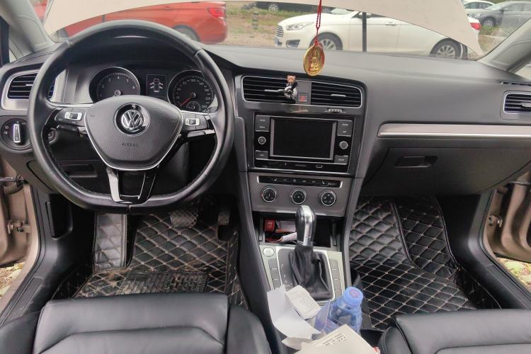 Used Volkswagen Golf 2014 1.4TSI Automatic Luxury Model Center Console