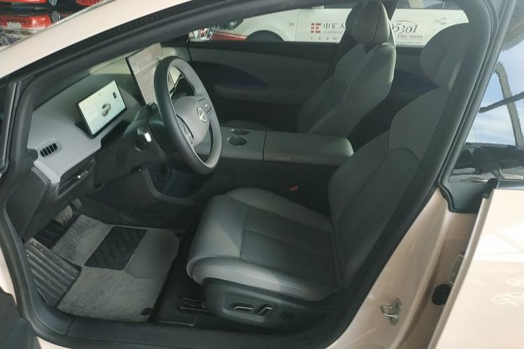 Used Nissan N7 2025 625 Max Left Front Seat