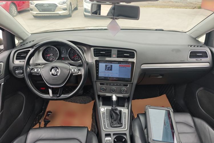 Used Volkswagen Golf 2015 1.4TSI Automatic Luxury Model Center Console