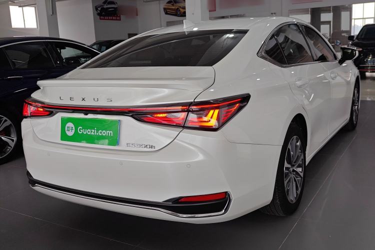 Used Lexus ES 2025 300h Deluxe Edition

