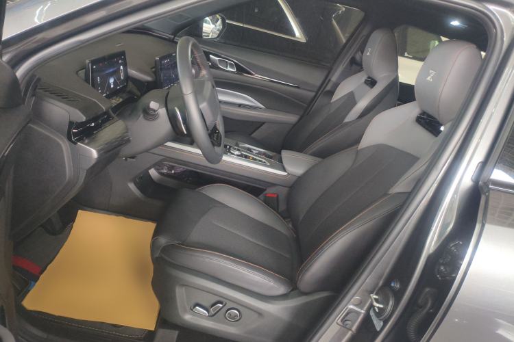 Used CHANGAN OSHAN Z6 2022 Blue Whale 1.5T DCT Smart Edition Urban Version Left Front Seat