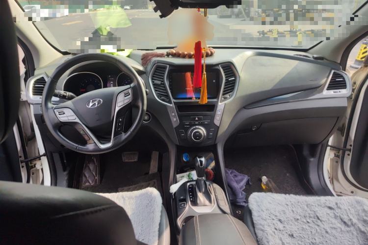 Used Hyundai Santa Fe 2015 2.0T Automatic Two-Wheel Drive Smart Version 5 Seats