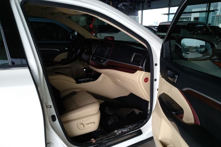 Used Toyota Highlander 2015 2.0T Four-Wheel Drive Ultimate Edition 7-Seater Right Front Seat