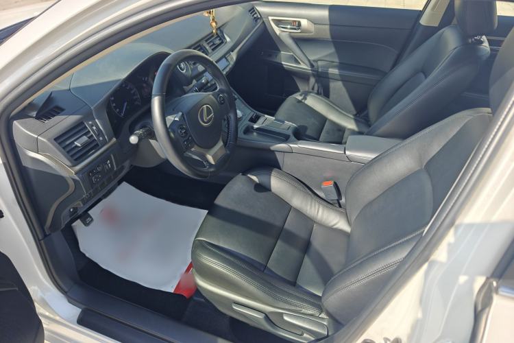 Used Lexus CT 2014 CT200h Elite Edition Monochrome Interior 7