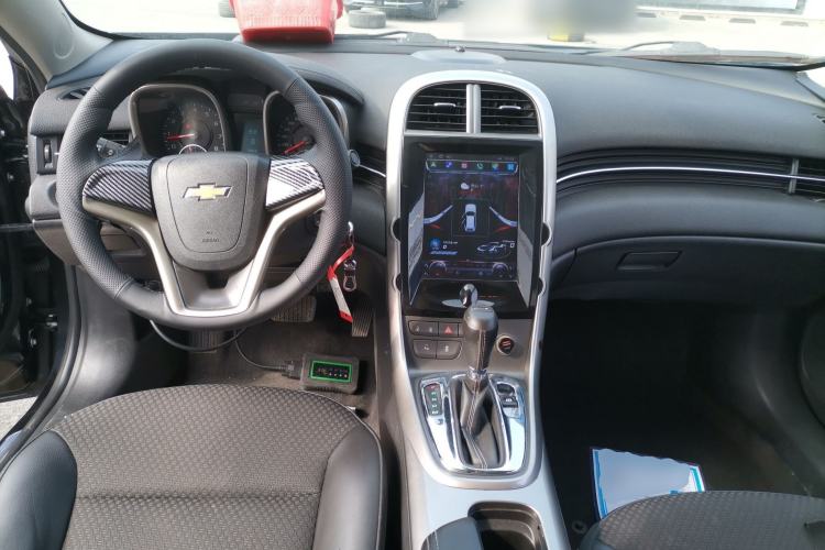 Used Chevrolet Malibu 2014 1.6T Automatic Comfort Edition Center Console