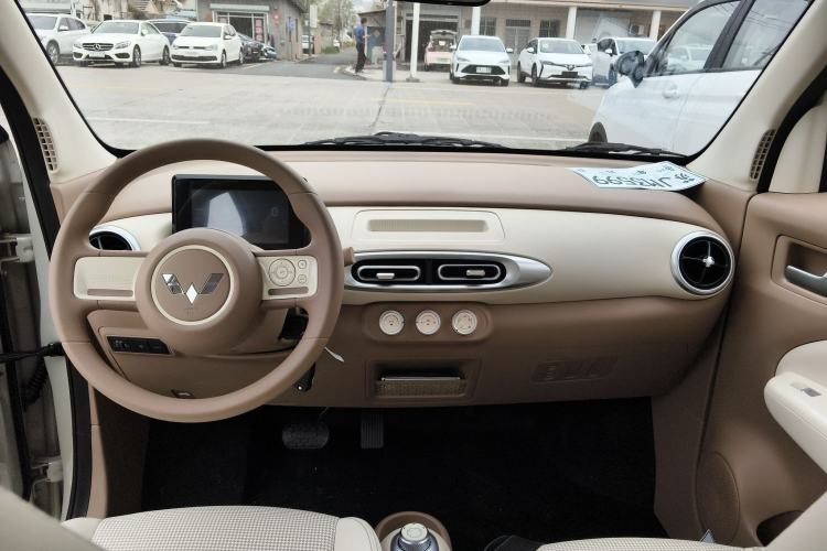 Used Wuling Hongguang MINIEV 2025 Four-Door Version Advanced Edition Center Console